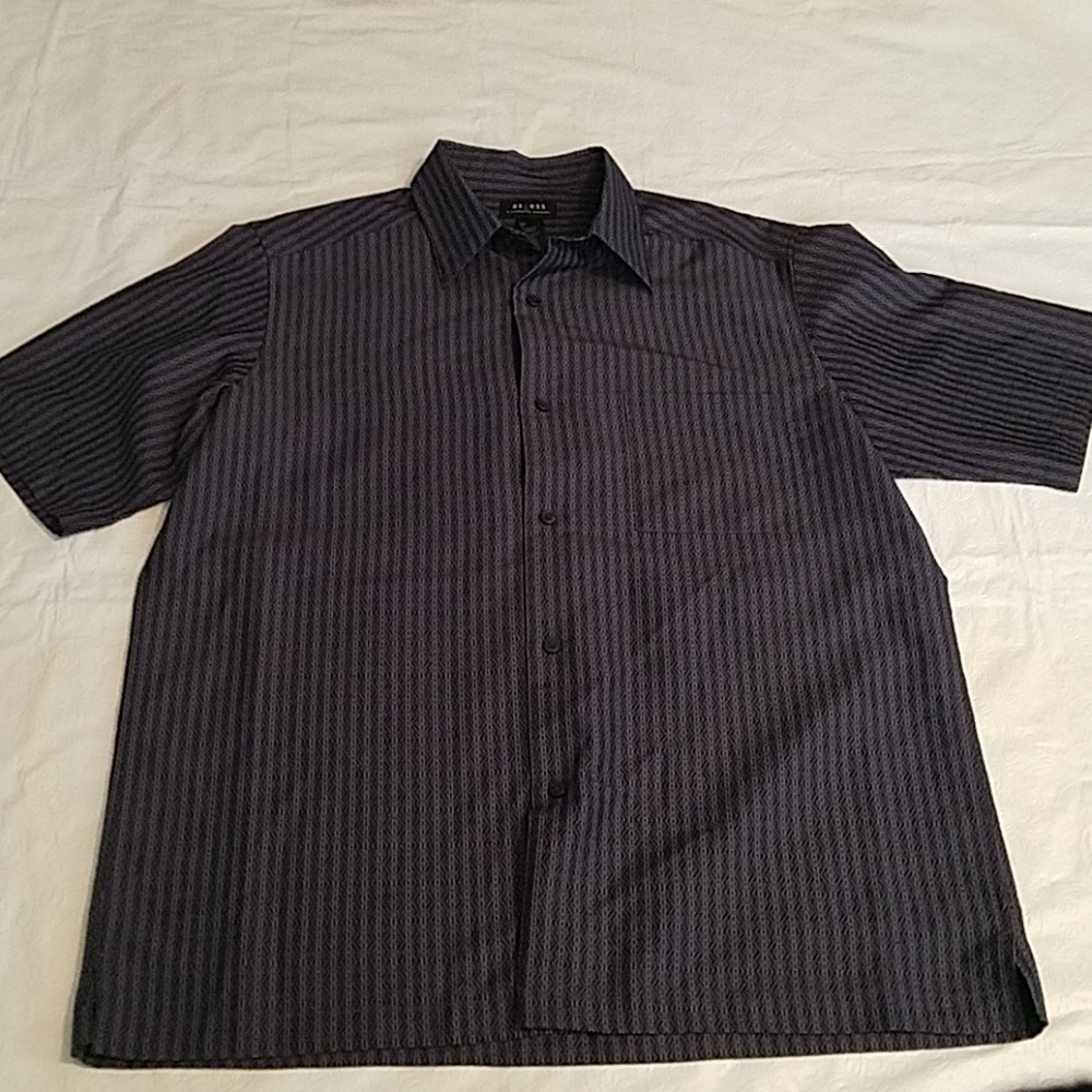Axcess Short Sleeve Gray Button Down Shirt LG